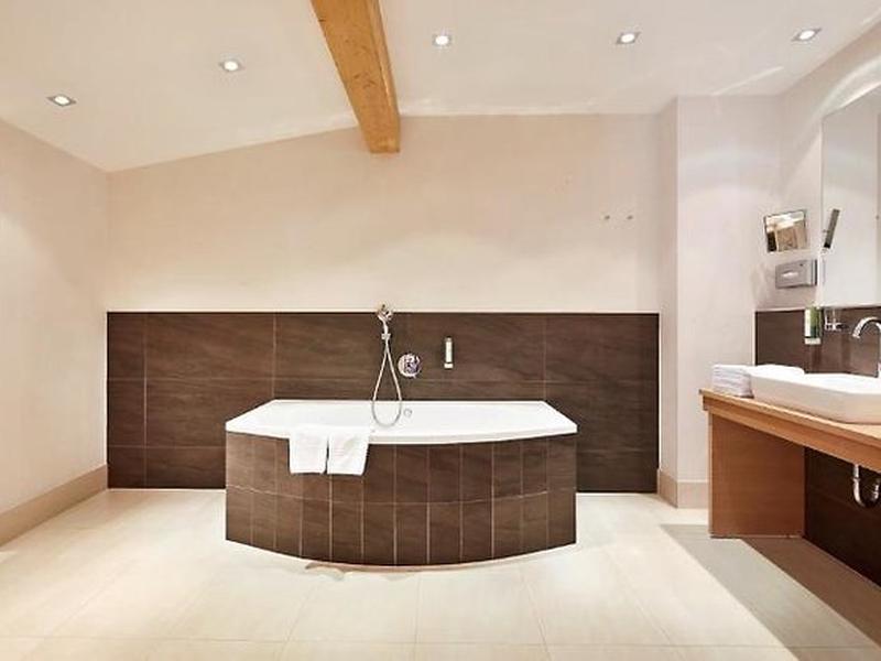 677843AD98E1F3DDC4E5B8CB5571036B