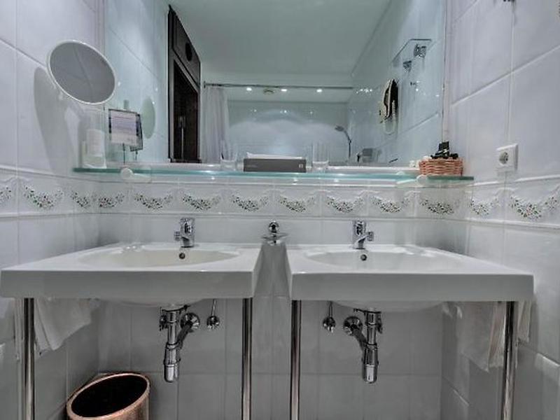 09CF5C041A743BD400412EE0739873C8