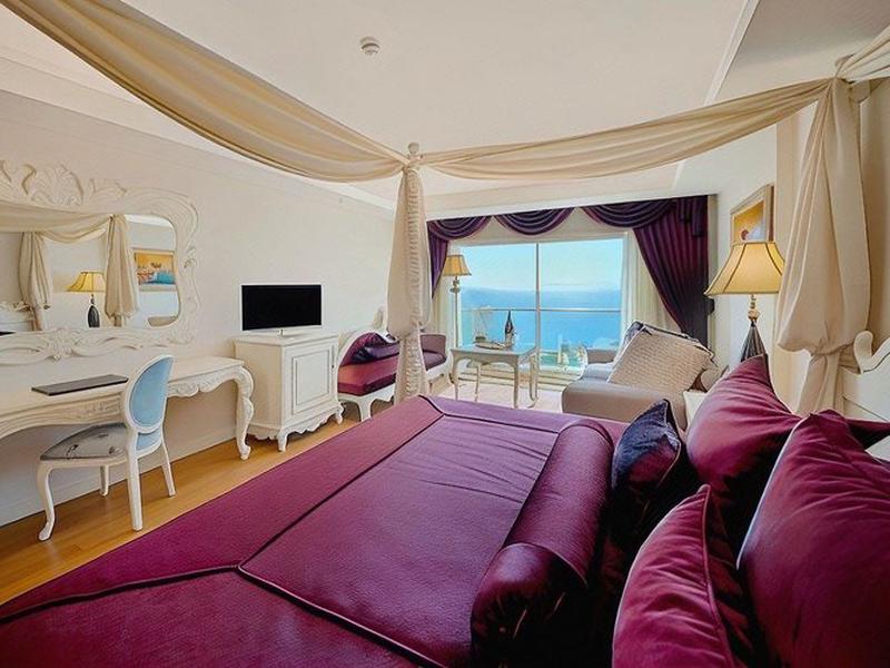 ED6DFC265F6A1A0A50E8B927B666379E