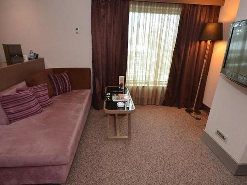 D6E529398E35229928B1CA2ABDF85642