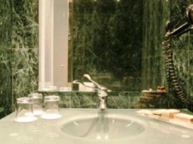 06EE1A55997BB0FB02DE9F318470AAE5