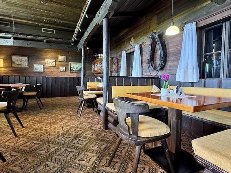 F8D7203CAC44D2090FEEDF246F4A1552