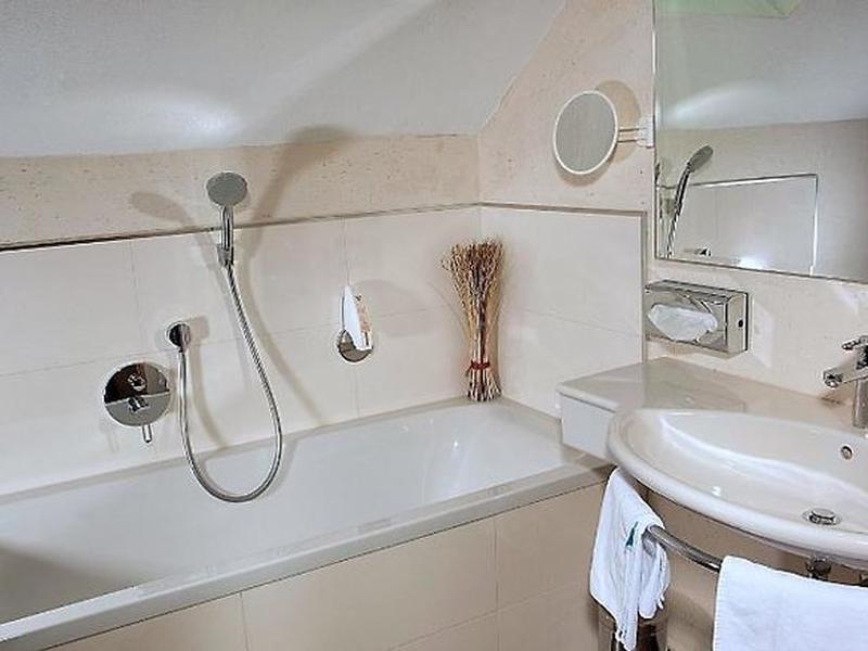 B702896431764F2A1A08BAC11FA9DBF5