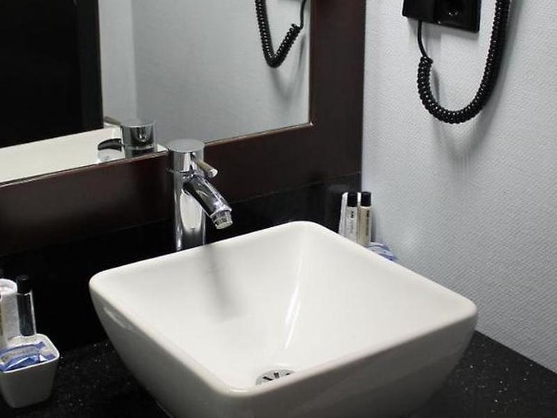 D28EF80DD855E791B9D6E059DF4DB137