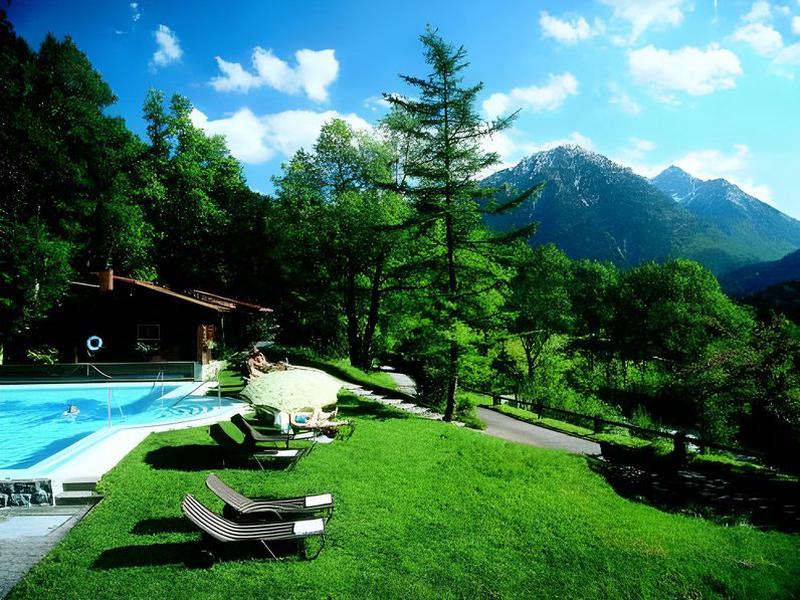 6D3BEC6E7A4435F0BE9CAC5932368B37