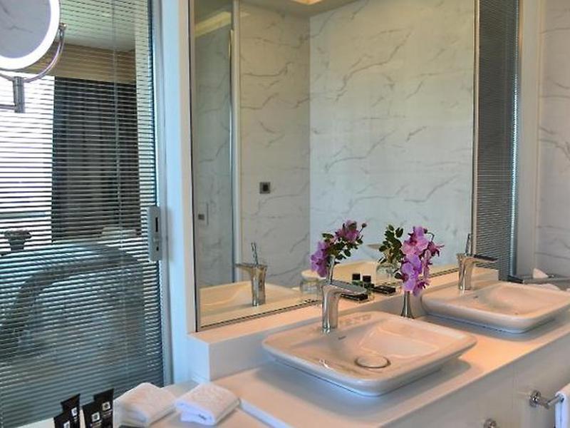 A3A008C62444FB3465477F6973C29DC1