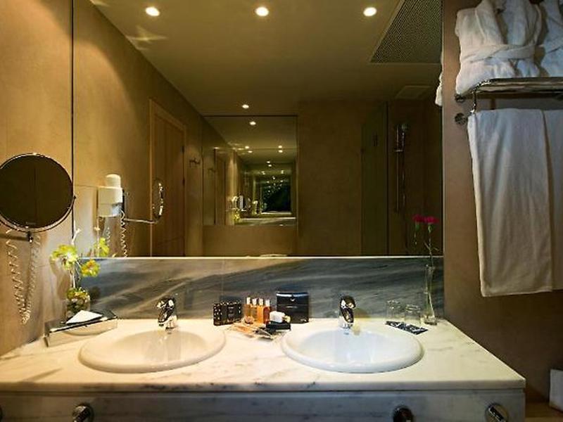 15FB92292AB02823D9BAF653855A603C