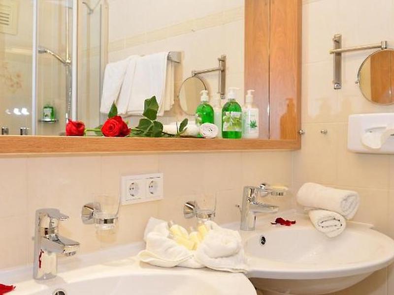 A9A4DA7ECE182F28A94ACDDD0B9C7E86