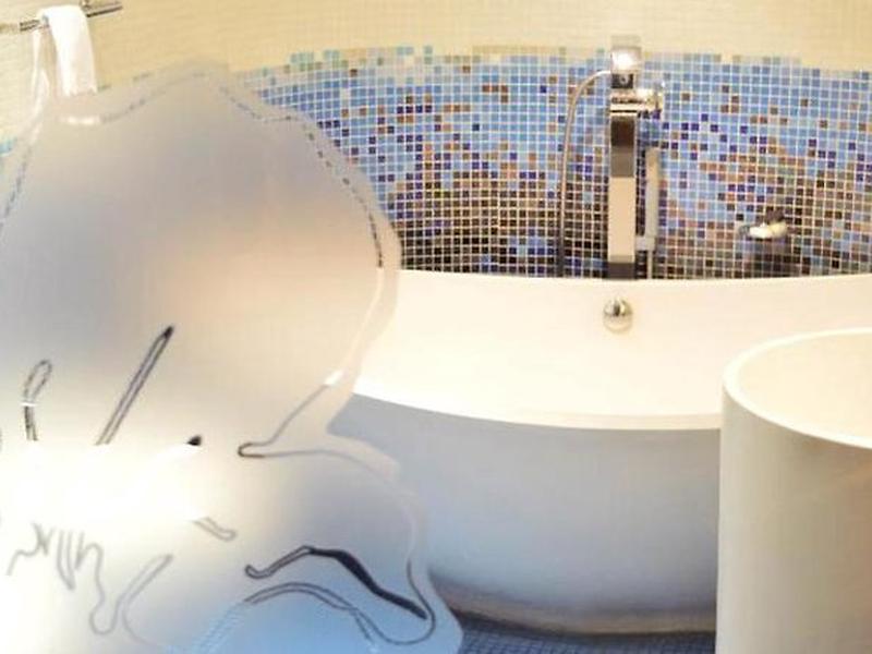 138E329A1774D936EA2B6E2B3284102B