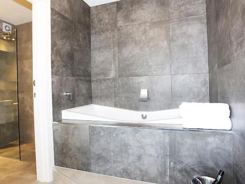 F418A73AC9859F497086C5A4992CA850