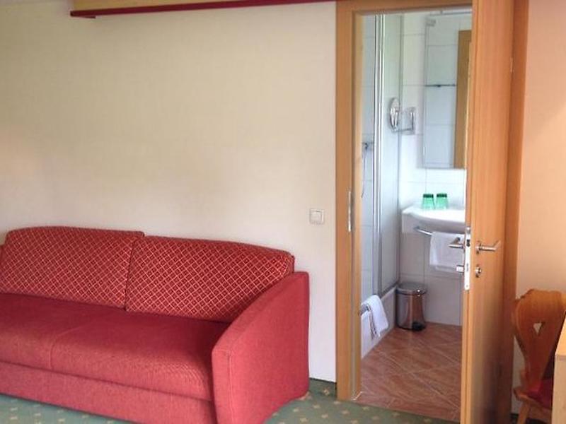 F504D0C57D364B7B3B2AAE24A8191E00