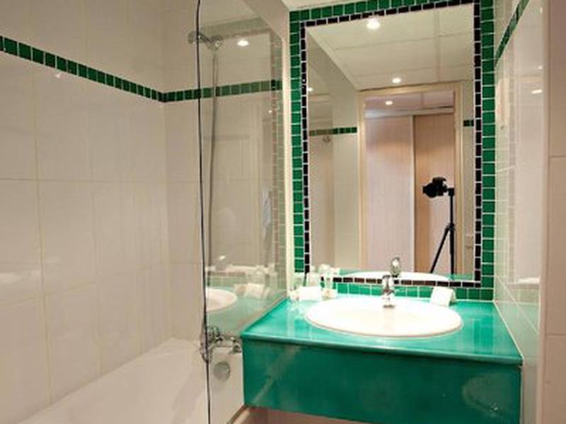 AA104F18C183D8FD1D43B7DD6035744B