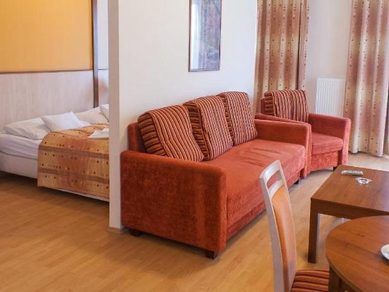 22B656B6D6D837F6D4AED352F403558A