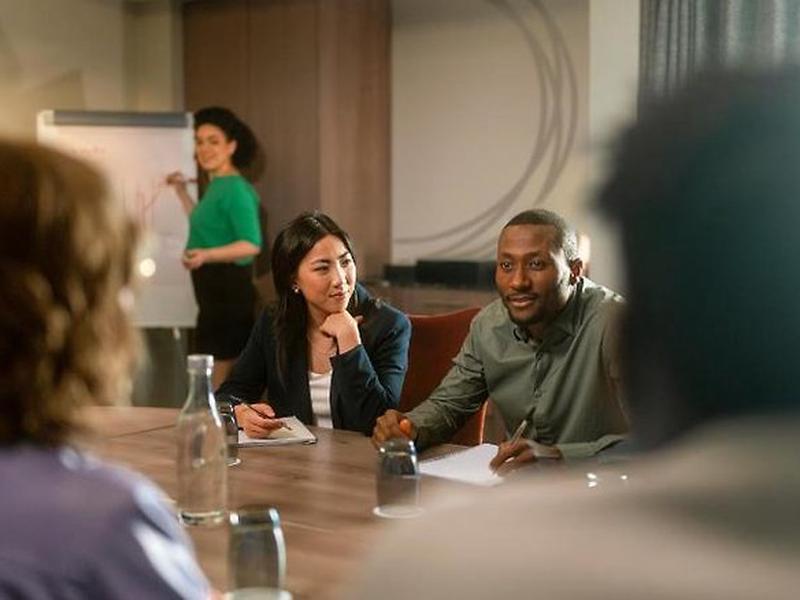 37B53D37756E70D3E9B5A8A75217C389