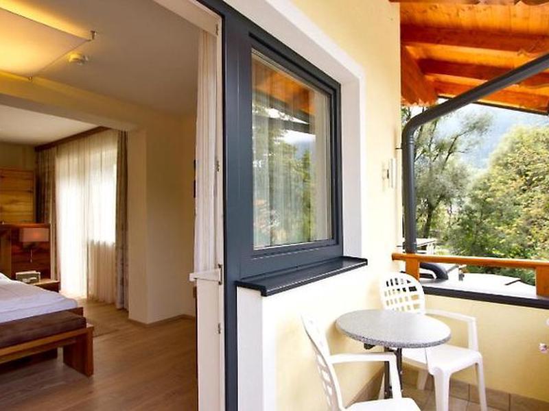 E6266BE9C452C7F27D24908D8B75538C