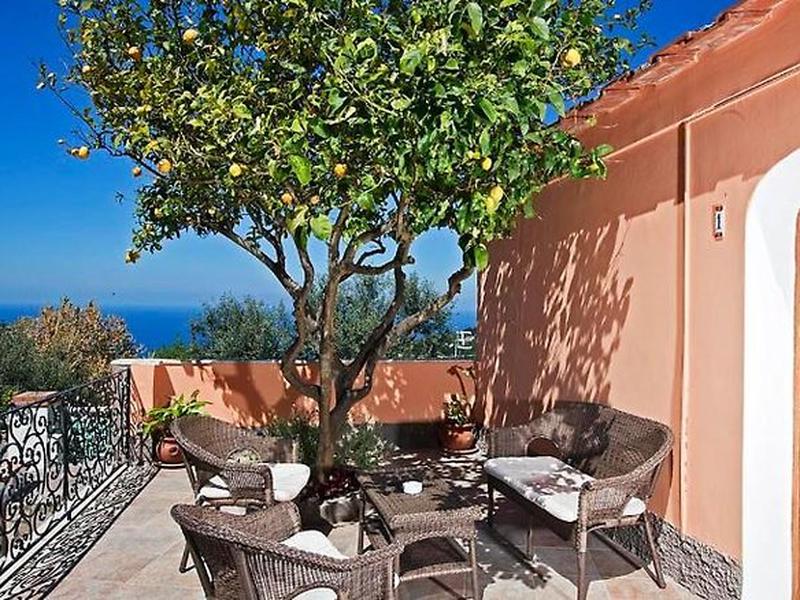 6DB3C556B25D154B0406943CDF6BC7B4