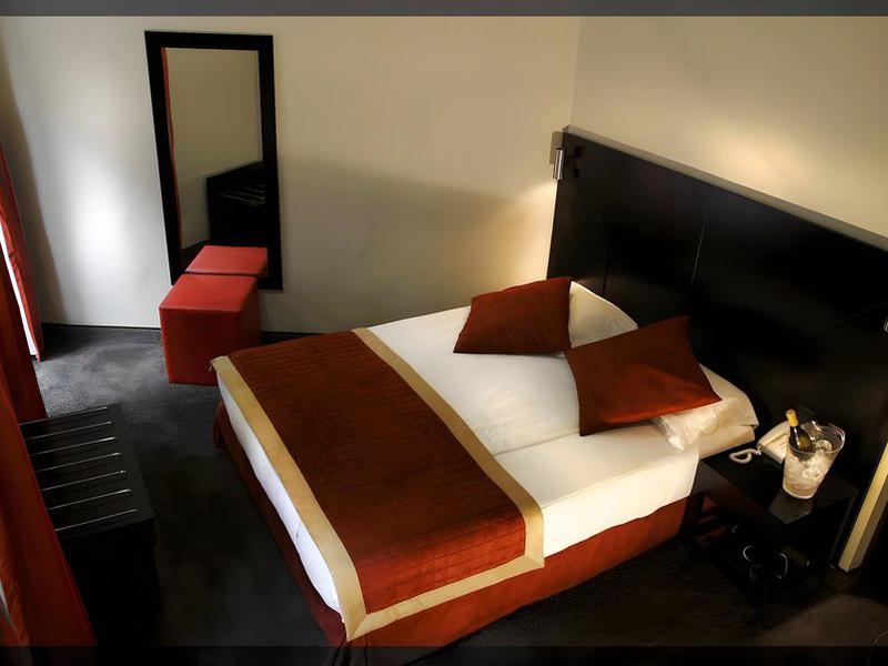 79AC9696E46773427BECFFB9581D79E9