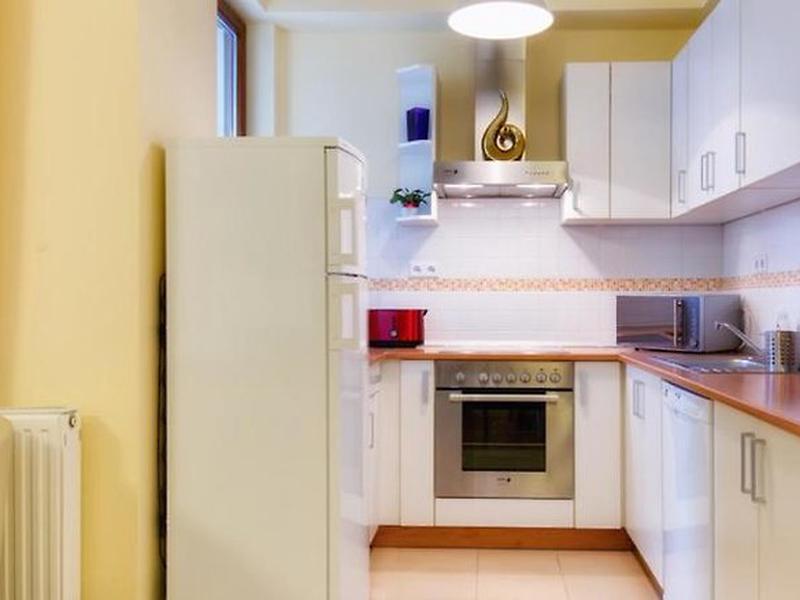 835111F902E89EF63F0BFBE5DC26D687