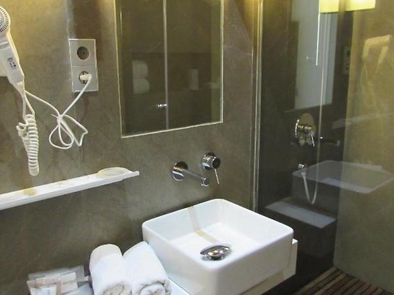 8811FEA19FBDEFEE4D4E6CAC3C8F42BC