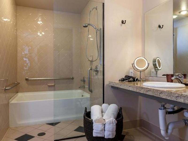 BFDAB2235E43B643D1D3290B4B9A8D2A