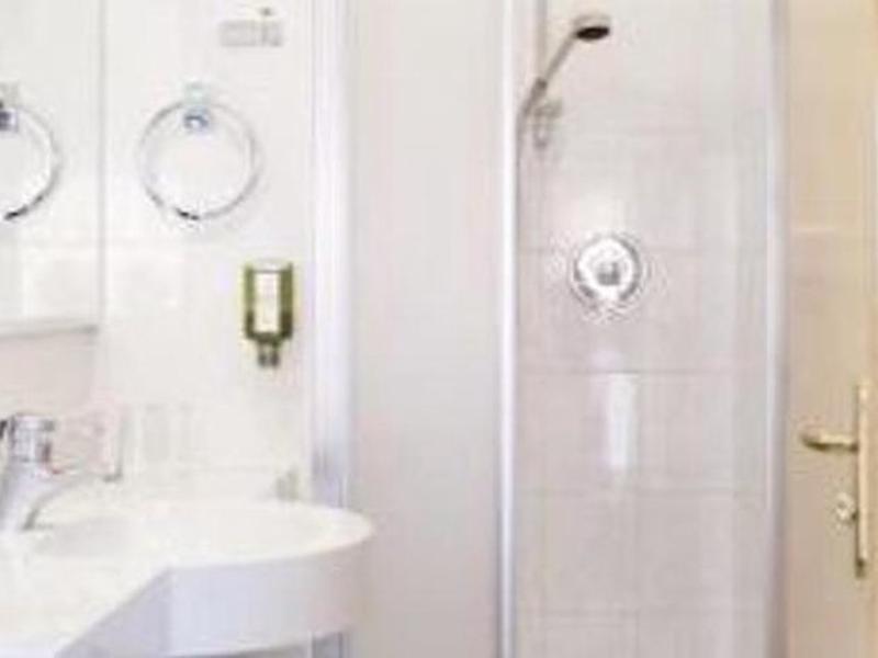 AAE8D8E0436BB95D13D682778EDB54C5