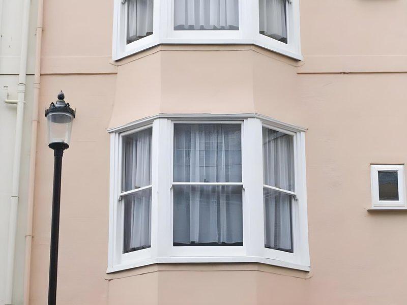 E9595B28FD52FB9FD4A4C04A38085294