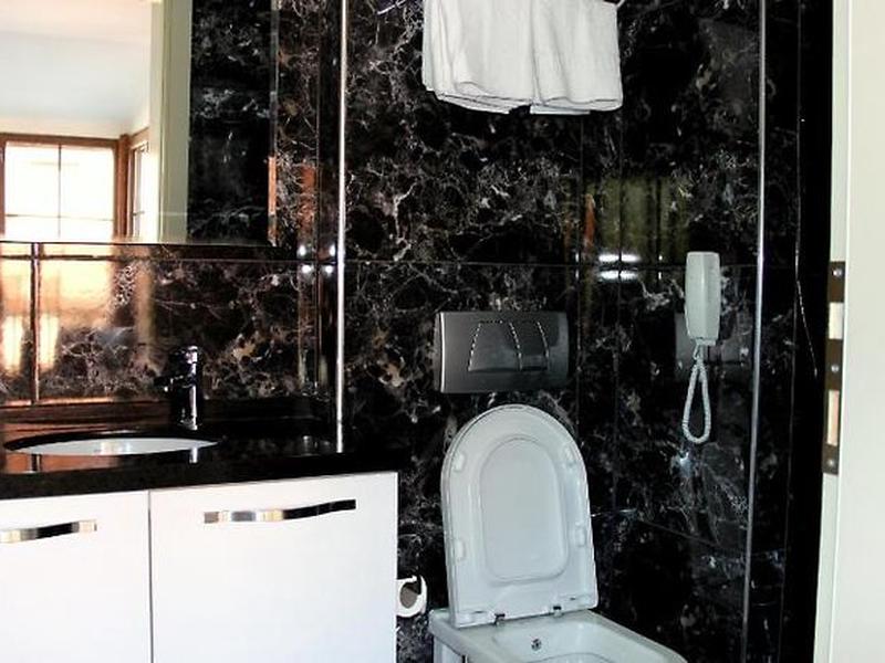 B98B629F04F56F7F08053B91B57C58E0