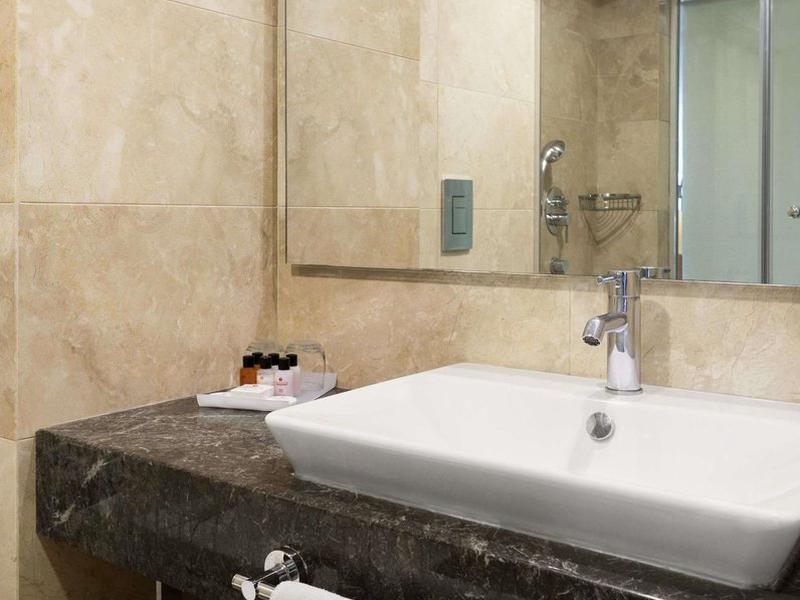 E0EC9B46D3C3EF278D1AE8B3EDD7271F