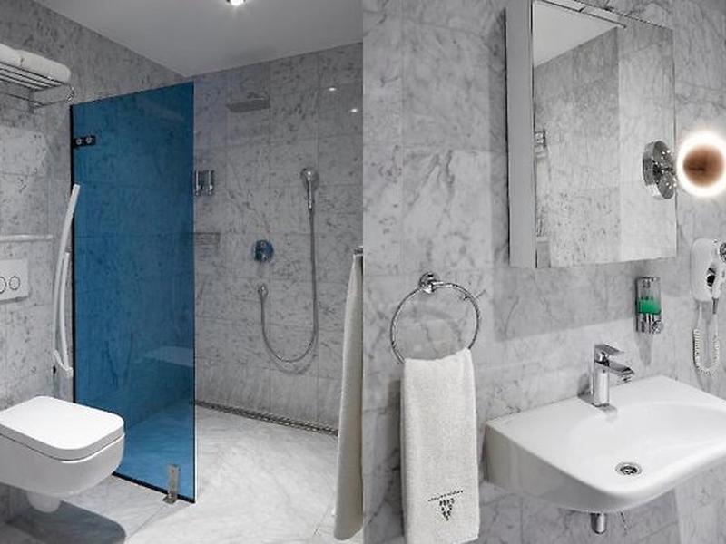 44F3376BB658A81C55914B4F7F058AB6