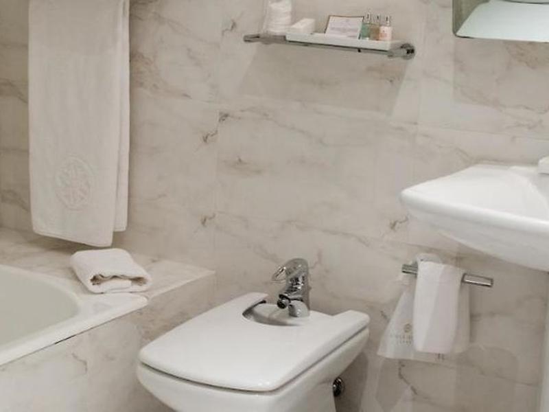 A99C37ADFBB8FA618701742683D2B273