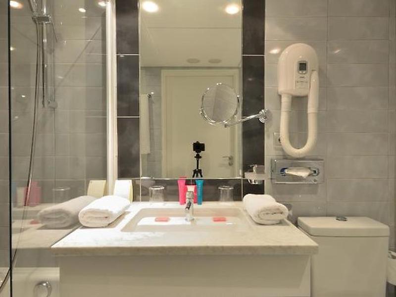 7630E18C574D9B5F1DFBC933A142B376