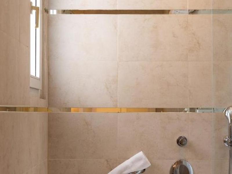 B8D11E24D131B153E1415AECFB95944C