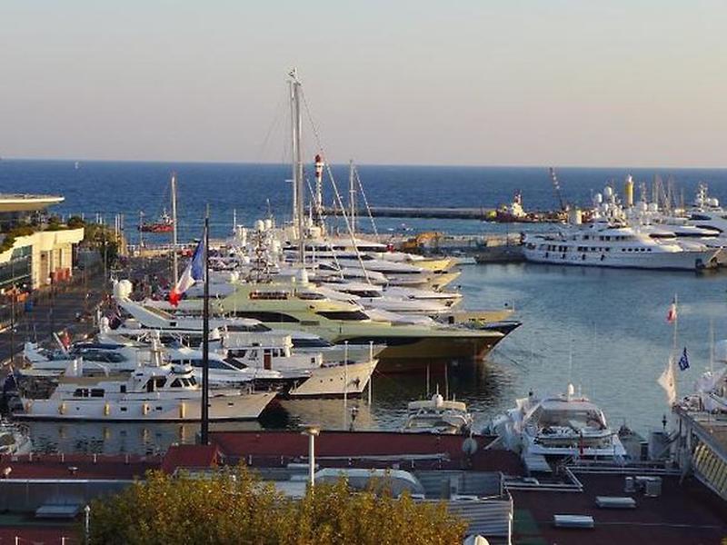 B6D3FAFDD8916FD5BD100CBBB9D2056A