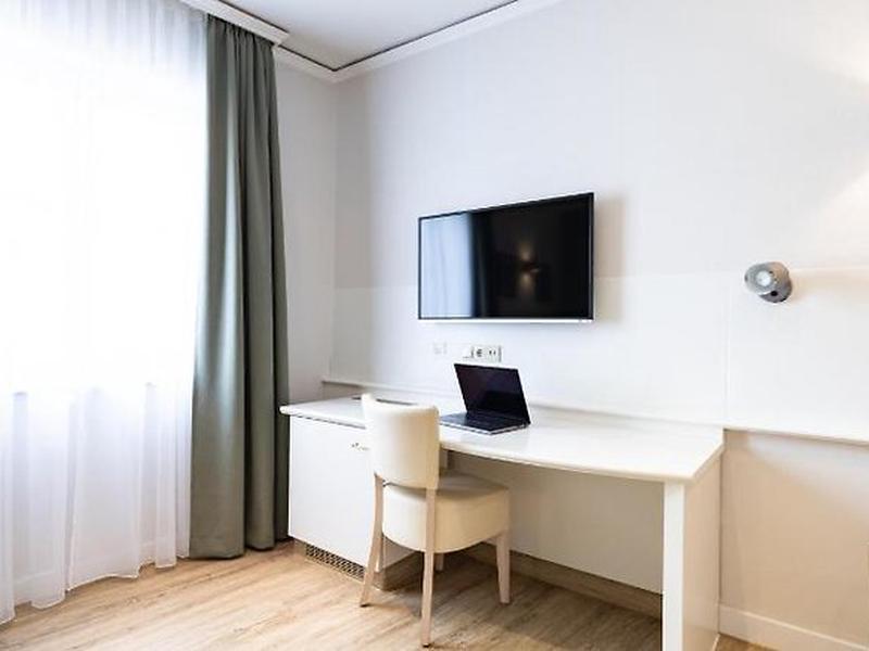 03A42B7DF0066F30497A5E1EFC178D13