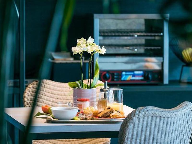 08B399AE751D441956A849EC7FEBEB5B