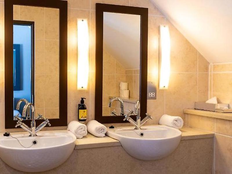 0609146D015D9C3AE0647DB6A084840A