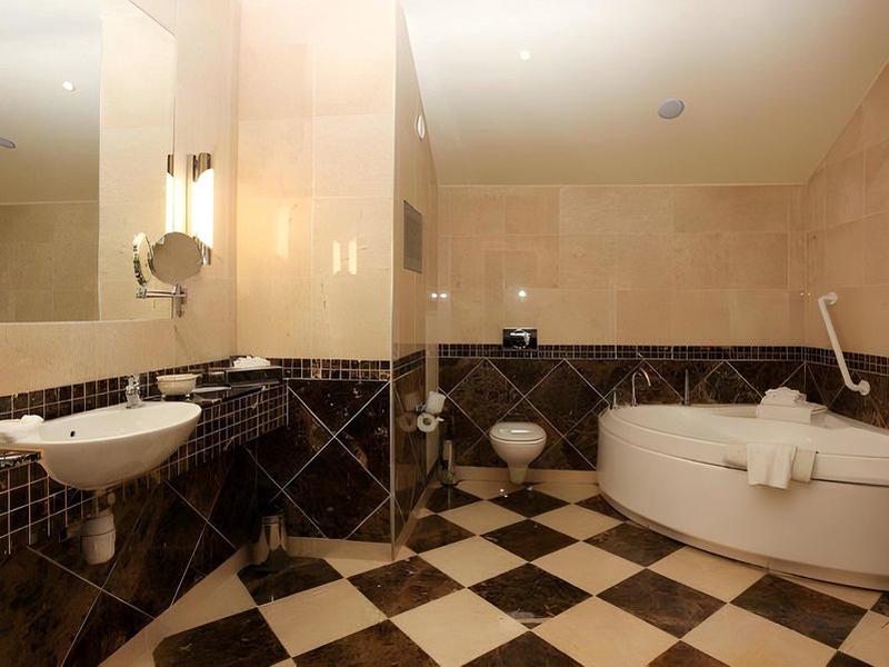 DD6669ABC85F4293B04EF7AF3122D9FA