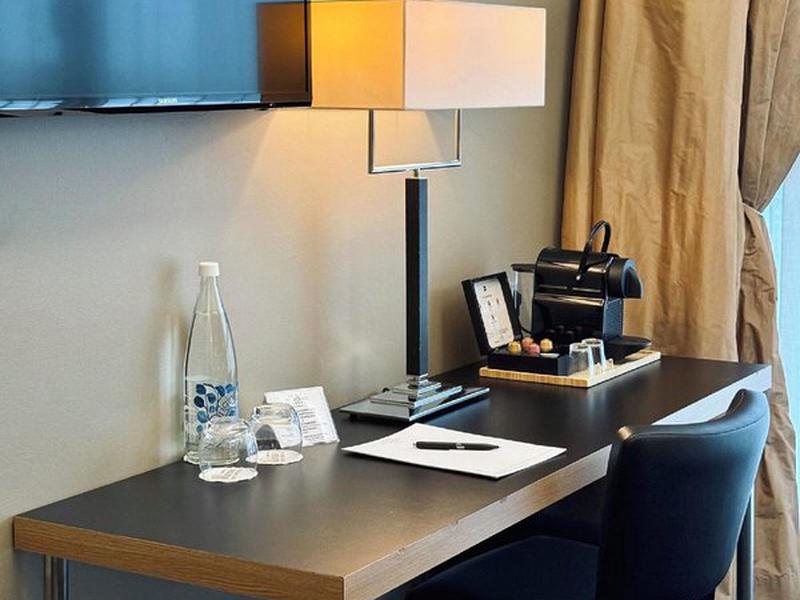 77F525544E1588C3D4160714191095AA