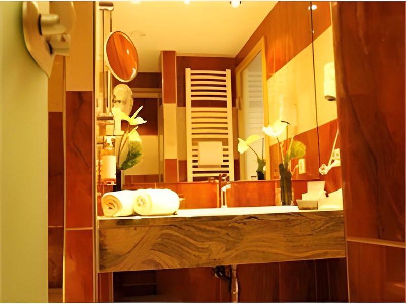 990159CCC6D2D1F5CAAD6DF27E9E7EF8