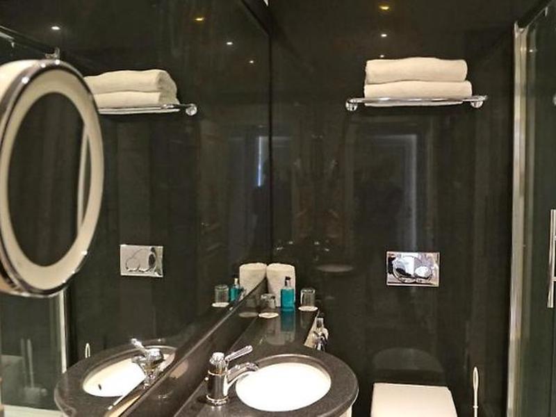 FC42A300369DC819C3B75CC88BEF59C8