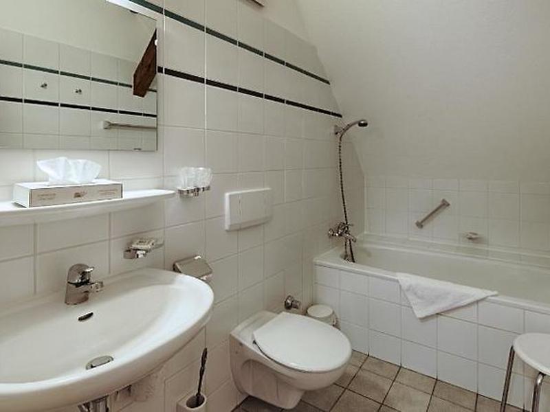 D3249DFE63F012F231FF8CB24D80A994