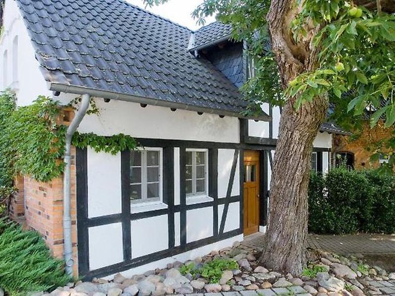 792E8240FFA6BA5D2AE709684688B1D1