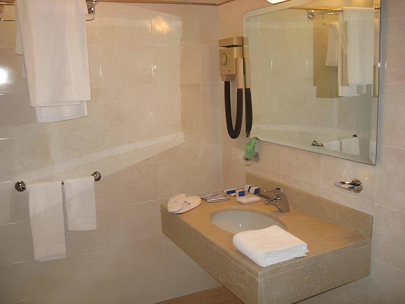 1544EC5871B63F907BD8A2DED0E56A52