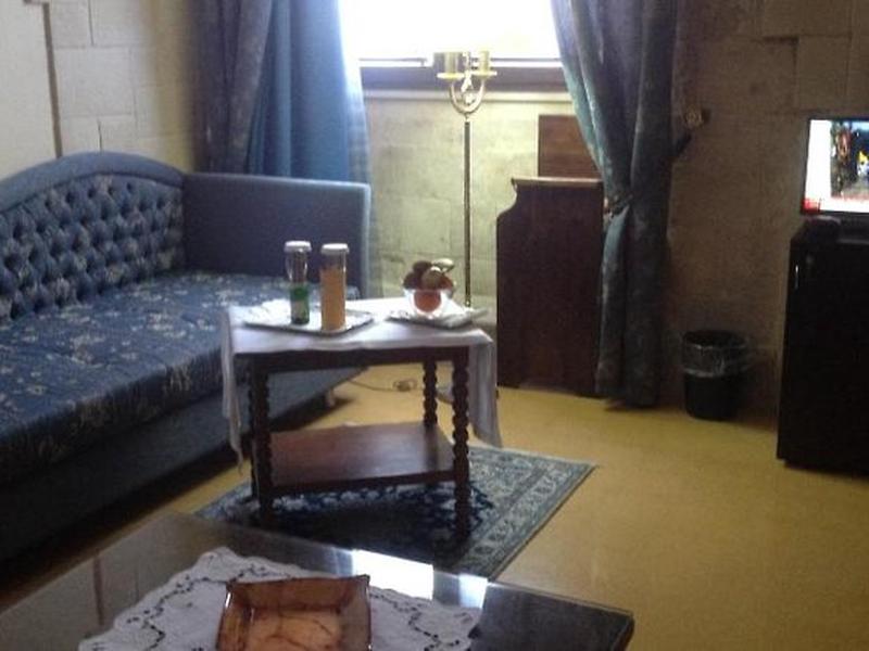 B95AA2A2563D26A4010CD55D2A0A98FF