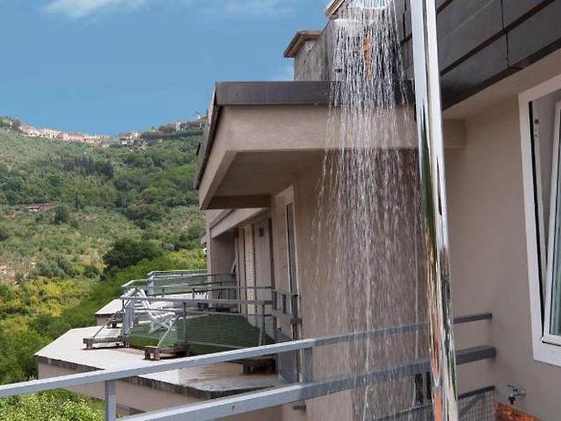 B7BC2F9BEC56365747D8A9DCC448124D