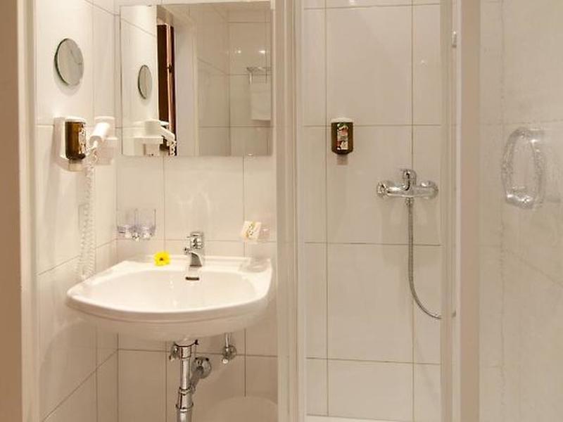 B874BA78BF3DCFD23003EE1E62F13F14