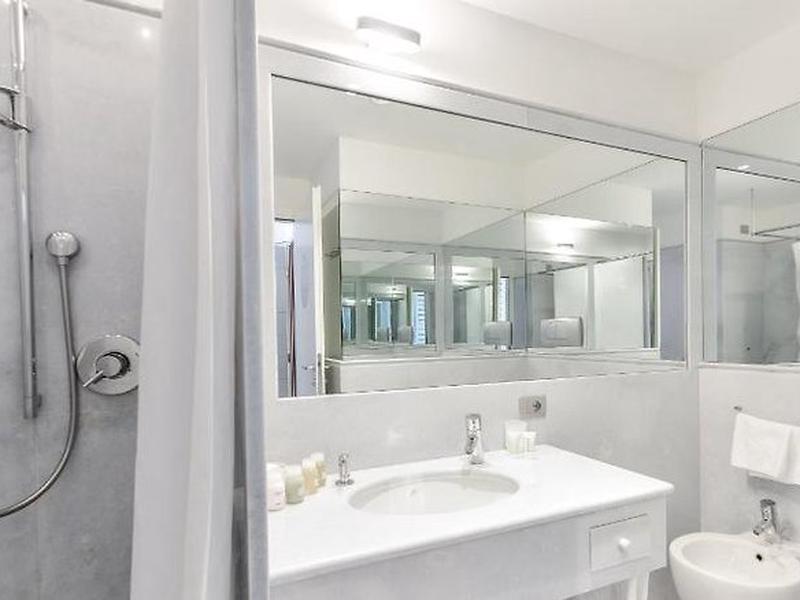 84E9FA8440279219679586BDAE71C50A