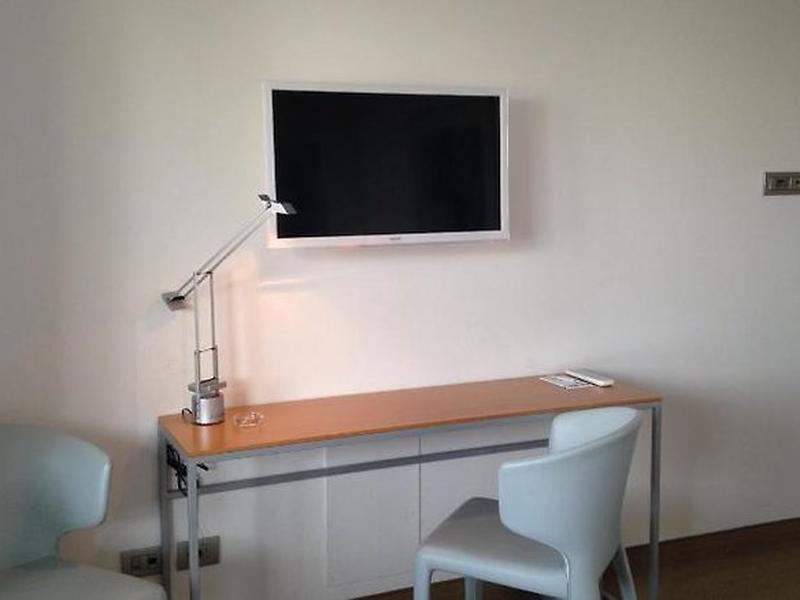 915E26C92033119E8C15C05AA95D8384