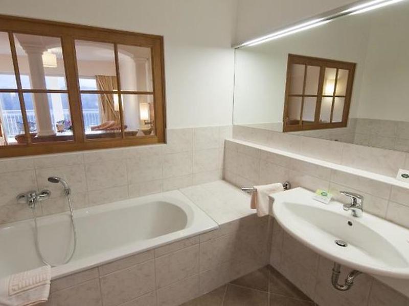 4D3EFDF5D8296E536F1886B10FB40DBE