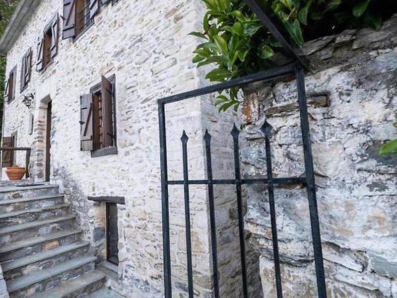 524926E880FB81E0C10E364D38BA5CC3